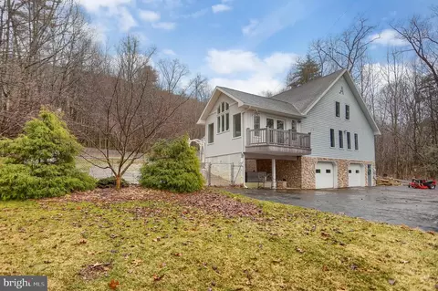 518 Broad St, Hegins, PA 17938