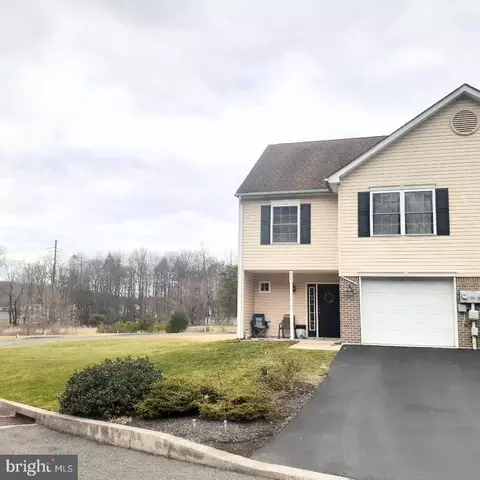 235 Pine Crest Village Dr, Pine Grove, PA 17963