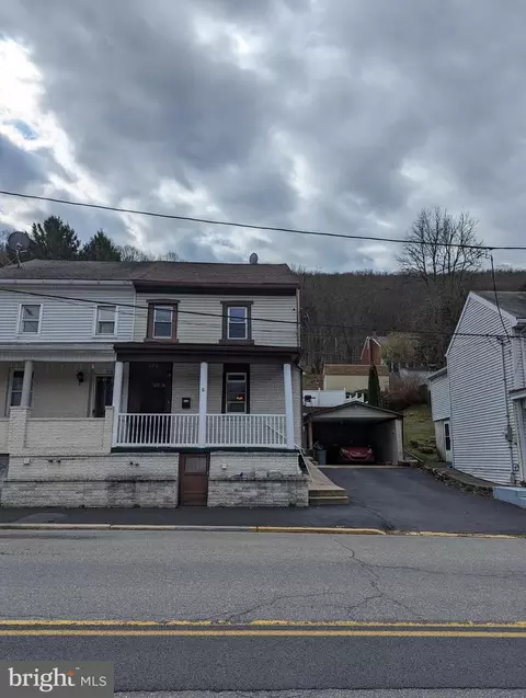 220 W Bacon St, Pottsville, PA 17901