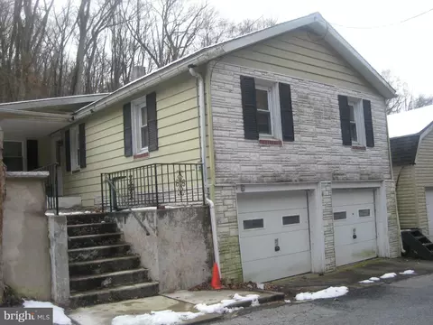 26 Clinton St, Port Clinton, PA 19549