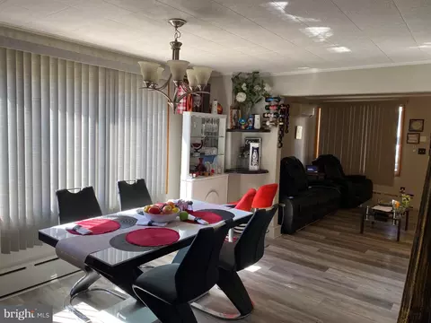 Dining - 239 Cherry St, Saint Clair, PA 17970 photo 2 of 3