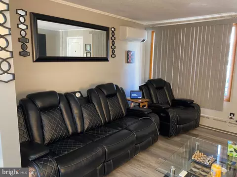 Living - 239 Cherry St, Saint Clair, PA 17970 photo 3 of 4