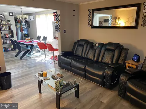 Living - 239 Cherry St, Saint Clair, PA 17970 photo 1 of 4