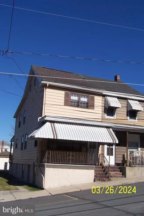 221 1st St, Coaldale, PA 18218