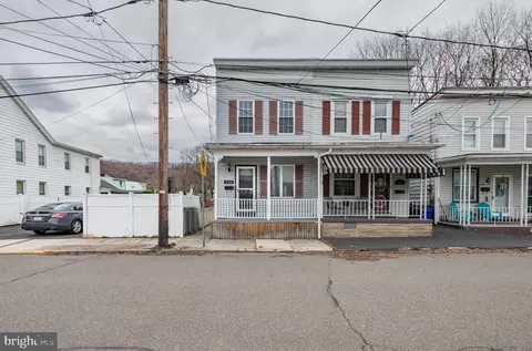130 S Mill St, Saint Clair, PA 17970