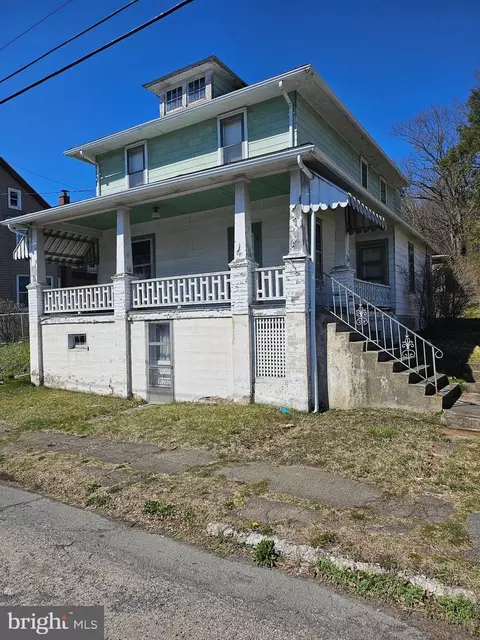 1513 E Grand Ave, Tower City, PA 17980