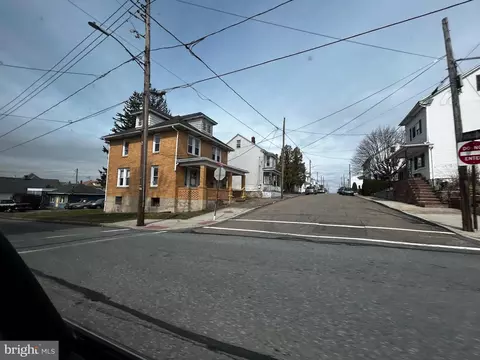 52 S Balliet St, Frackville, PA 17931