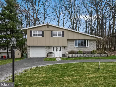 135 Navajo Dr, Auburn, PA 17922