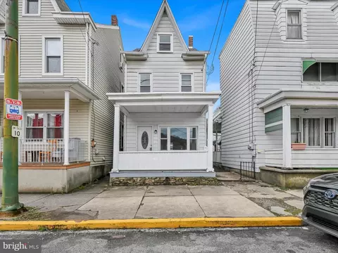 242 S 2nd St, Saint Clair, PA 17970