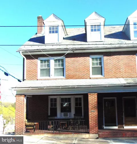 1132 Mahantongo St, Pottsville, PA 17901
