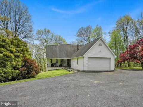 40 Summer Hill Rd, Schuylkill Haven, PA 17972