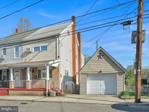 29 York Farm Rd, Pottsville, PA 17901