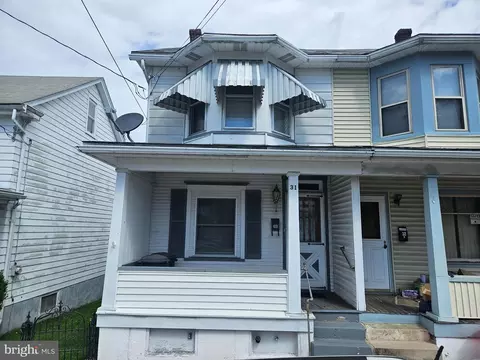 31 E High St, Coaldale, PA 18218