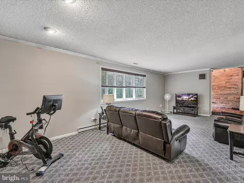 Living - 2 Walnut Ln, Marlin, PA 17951 photo 2 of 4