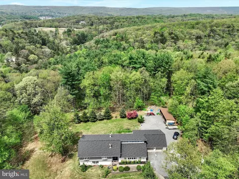 2 Walnut Ln, Marlin, PA 17951
