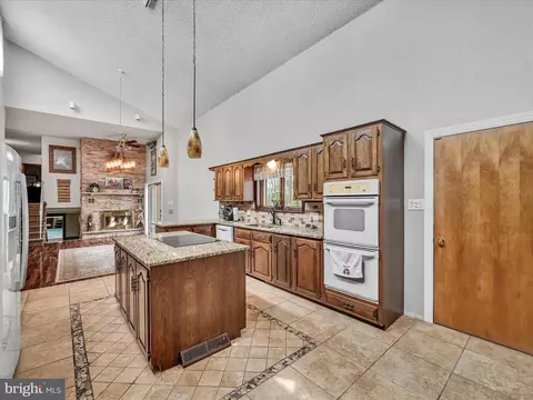 Kitchen - 2 Walnut Ln, Marlin, PA 17951 photo 3 of 7