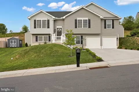 12 Ridge Vista Dr, Pine Grove, PA 17963