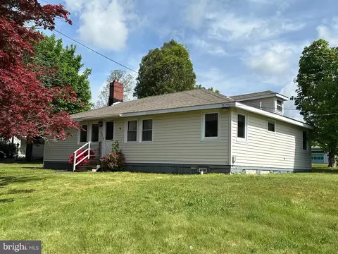 30 Hilltop Rd, Barnesville, PA 18214