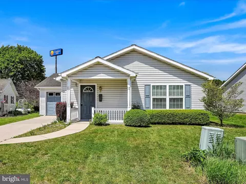 817 Canal Dr, Pine Grove, PA 17963