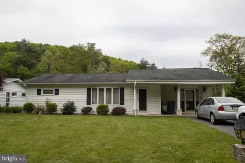1 Ferndale Rd, New Philadelphia, PA 17959