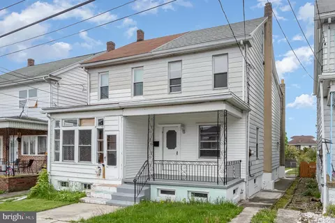 28 S 2nd St, Frackville, PA 17931