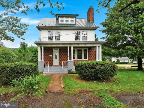 449 Maple Ave, Tower City, PA 17980