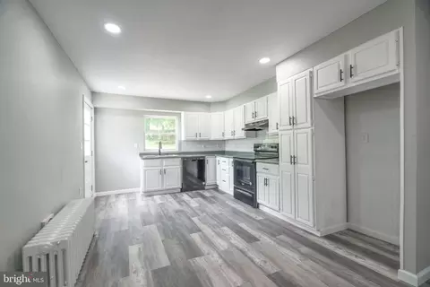 Entry Way - 207 E Biddle St, Gordon, PA 17936 photo 3 of 9