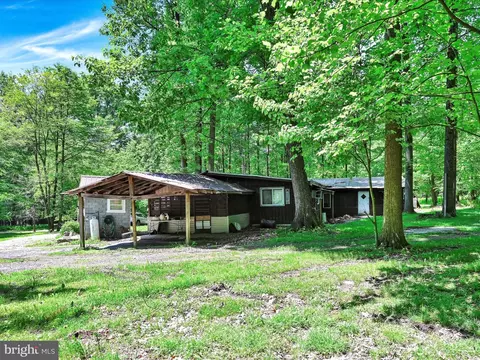 72 Stump Ln, Pine Grove, PA 17963