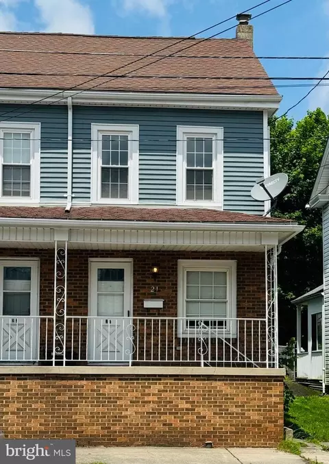 21 W Grand Ave, Tower City, PA 17980