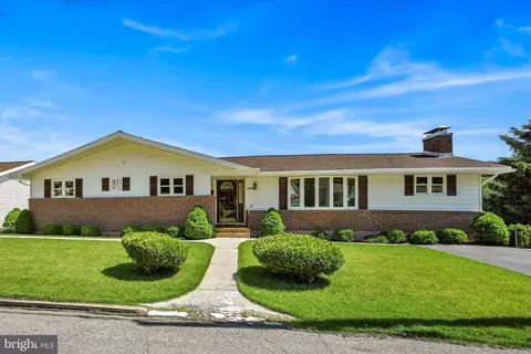 2053 Elk Ave, Pottsville, PA 17901