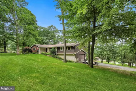 44 Lake Terrace Dr, Pine Grove, PA 17963