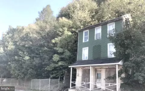 313 Peacock St, Pottsville, PA 17901