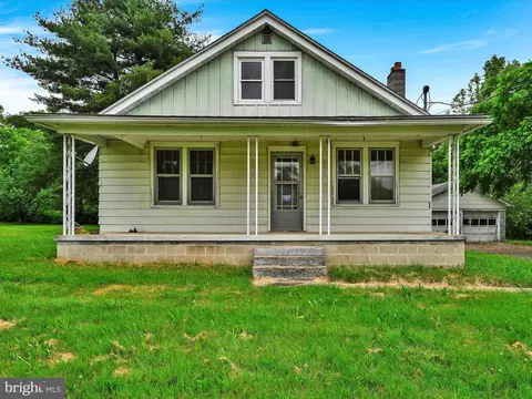 16 Hope Ave, New Ringgold, PA 17960