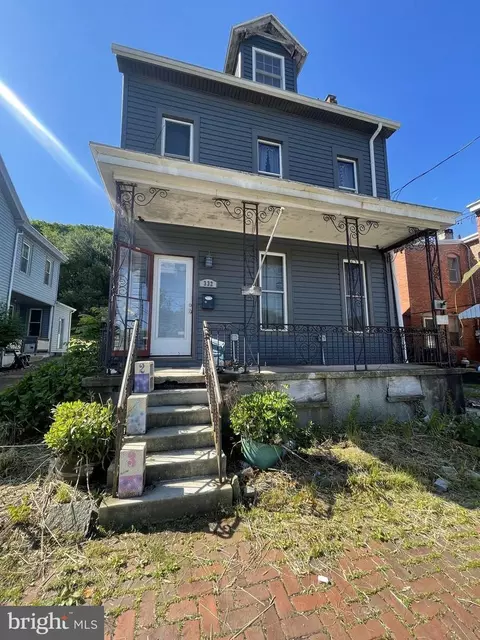 332 W Bacon St, Pottsville, PA 17901