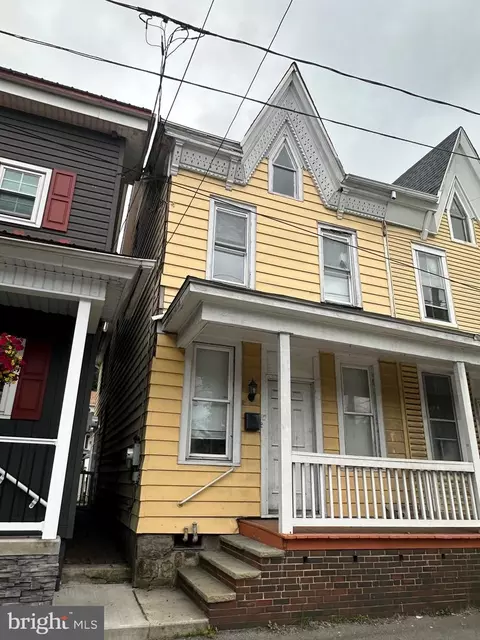 15 S Sillyman St, Cressona, PA 17929