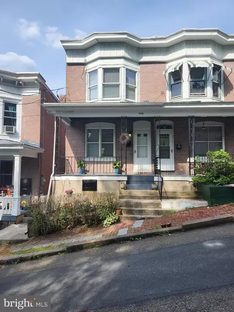 208 S 9th St, Pottsville, PA 17901