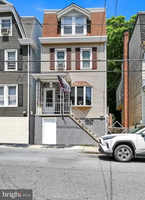 68 Main St, Pottsville, PA 17901