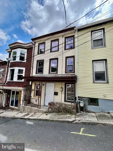 6 N 11th St, Pottsville, PA 17901