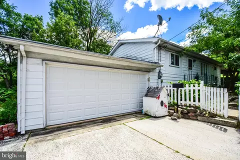 30 Walter Griffiths Ave, Pottsville, PA 17901