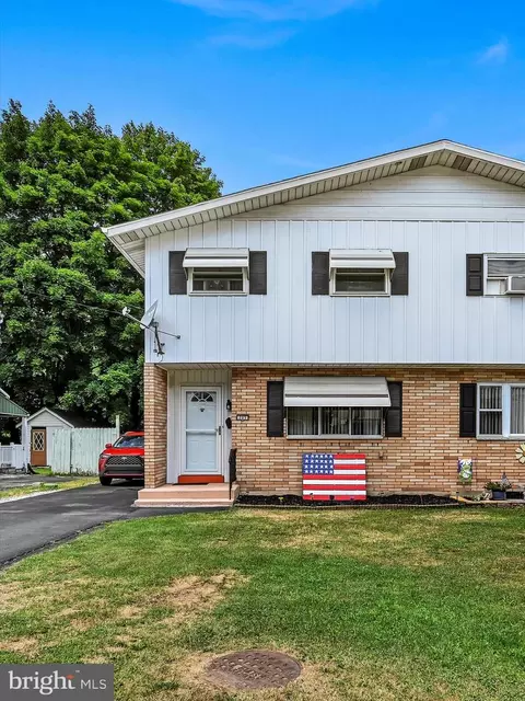 205 E Bacon St, Pottsville, PA 17901