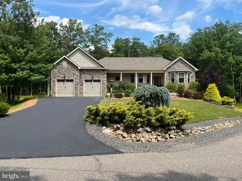 5 Kendall Cir, Hazleton, PA 18202