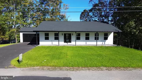 33 Hill Terrace Dr, Pottsville, PA 17901