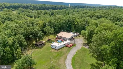 3070 Summer Valley Rd, New Ringgold, PA 17960