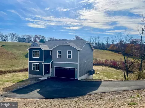 9 Mooreland, New Ringgold, PA 17960