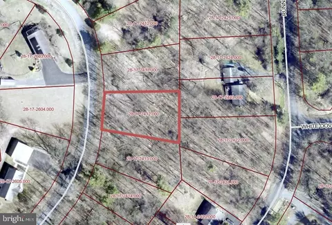 2412 Crow Foot Dr, Auburn, PA 17922