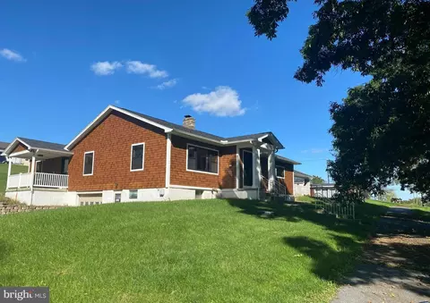 3901 Sweet Arrow Lake Rd, Pine Grove, PA 17963
