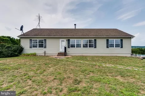 912 Schwartz Valley Rd, Schuylkill Haven, PA 17972