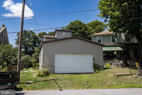 26 Thomaston Rd, Pottsville, PA 17901