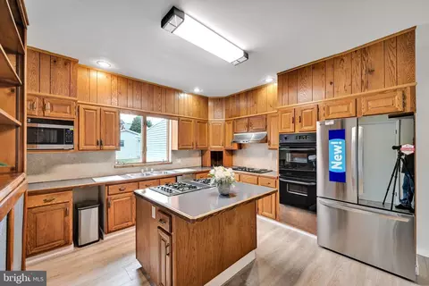 23 S Railroad Ave, Frackville, PA 17931