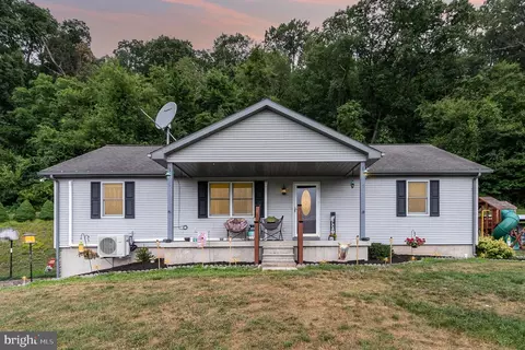 557 E Mountain Rd, Hegins, PA 17938